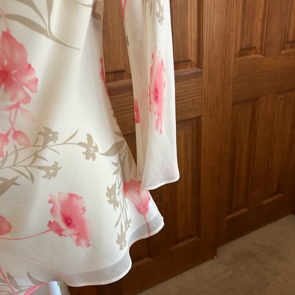 Banana Republic Cream and Pink Floral Blouse - Picture 4 of 11